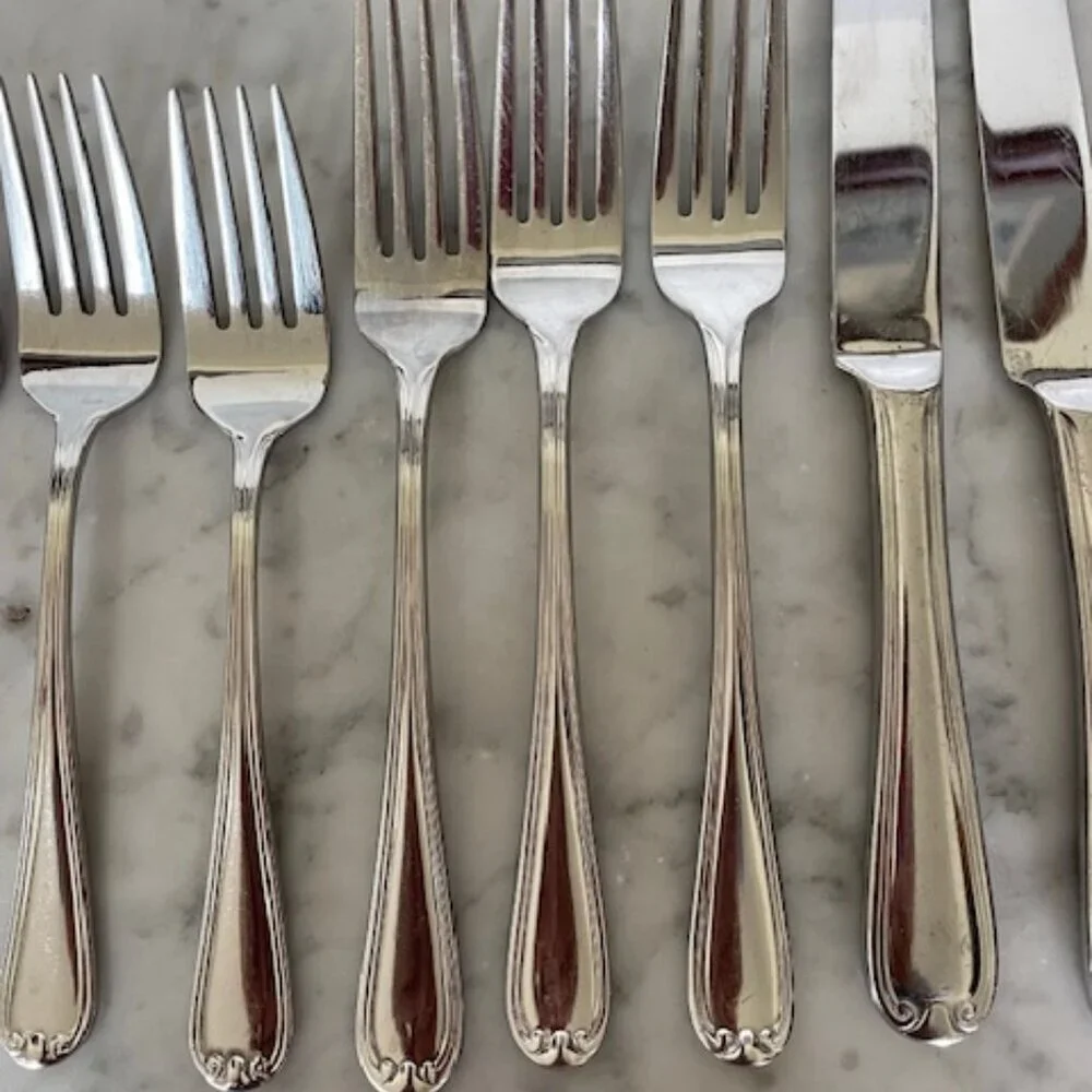 REED & BARTON Select Oval Thread Stainless Steel Flatware 12 Pieces
